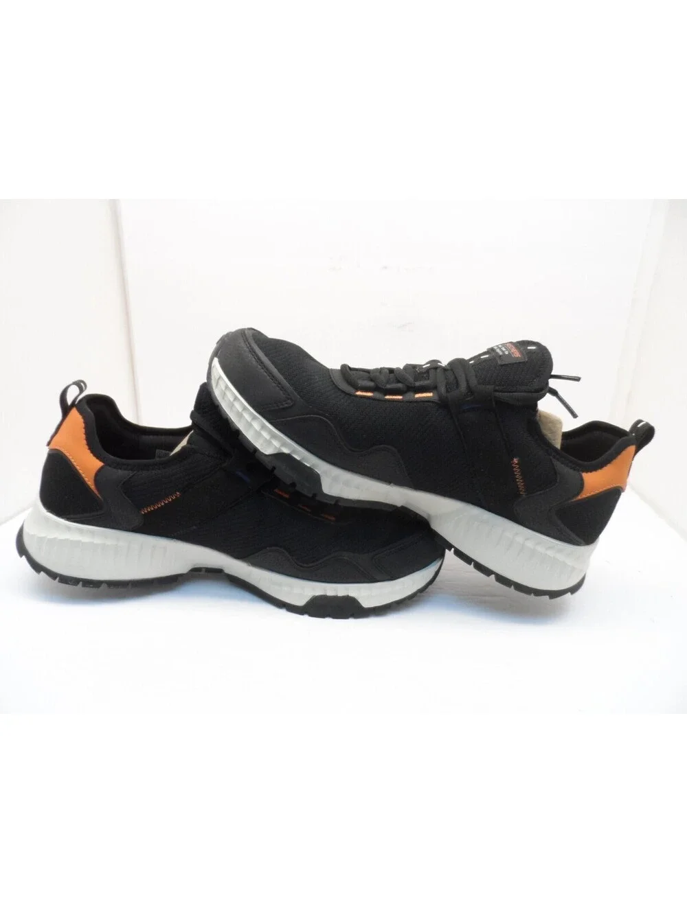 Skechers new without